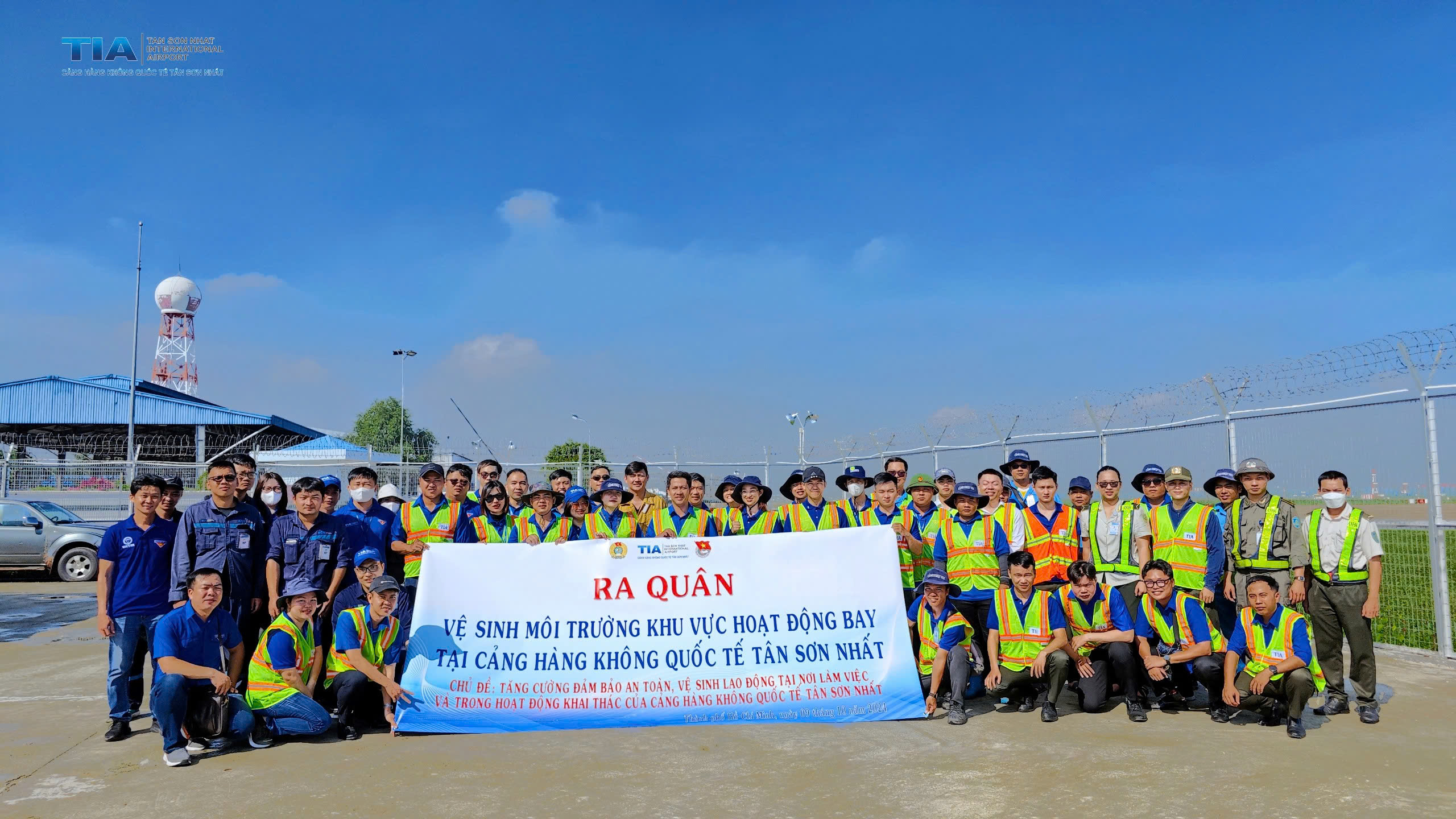 Đoàn Thanh niên Cảng HKQT Tân Sơn Nhất đồng loạt ra quân vệ sinh môi trường khu hoạt động bay|LOCAL_PATH:crawled_data/images/featured_f2e8af72c130.jpg