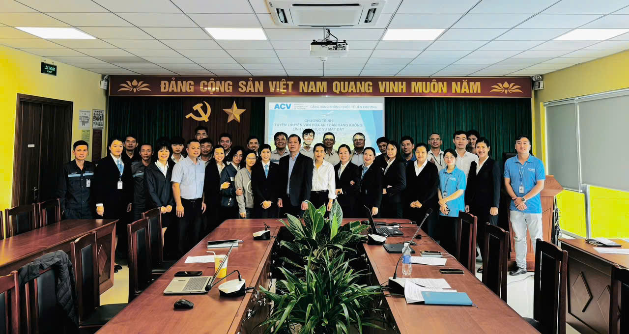 Cảng hàng không quốc tế Liên Khương tổ chức chương trình tuyên truyền an toàn hàng không lĩnh vực phục vụ mặt đất năm 2024|LOCAL_PATH:crawled_data/images/featured_f7c2f0d27ee0.jpg