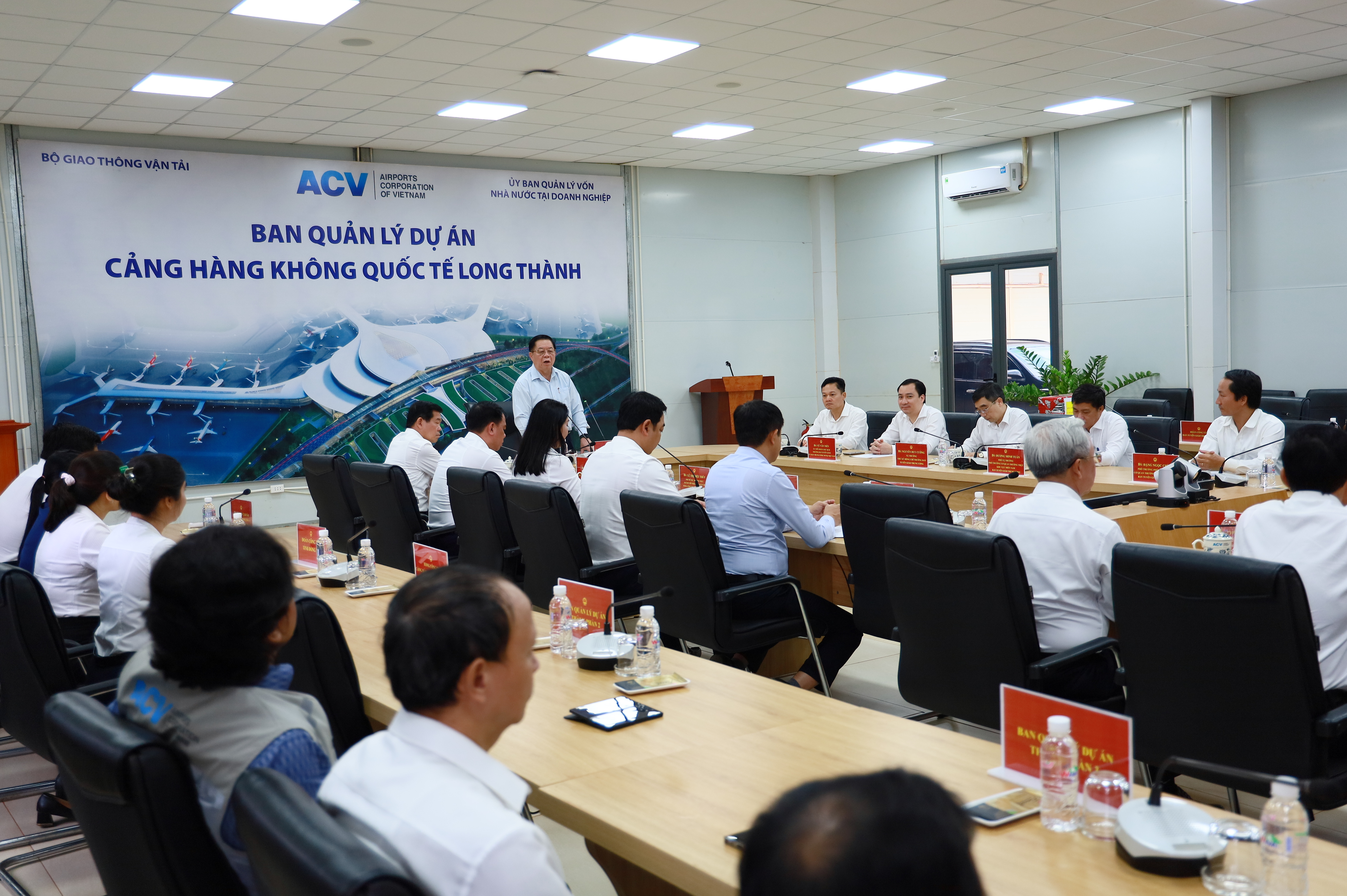 Trưởng ban Tuyên giáo Trung ương Nguyễn Trọng Nghĩa kiểm tra tiến độ Dự án xây dựng Cảng HKQT Long Thành|LOCAL_PATH:crawled_data/images/featured_fc9c887bce6f.JPG