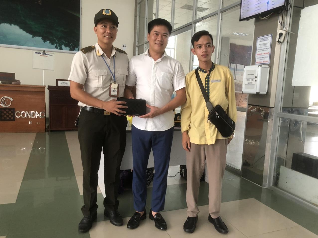 Trả lại tài sản cho hành khách bỏ quên - Nghĩa cử cao đẹp của nhân viên an ninh Cảng hàng không Côn Đảo|LOCAL_PATH:crawled_data/images/featured_fe42b53e1100.jpg