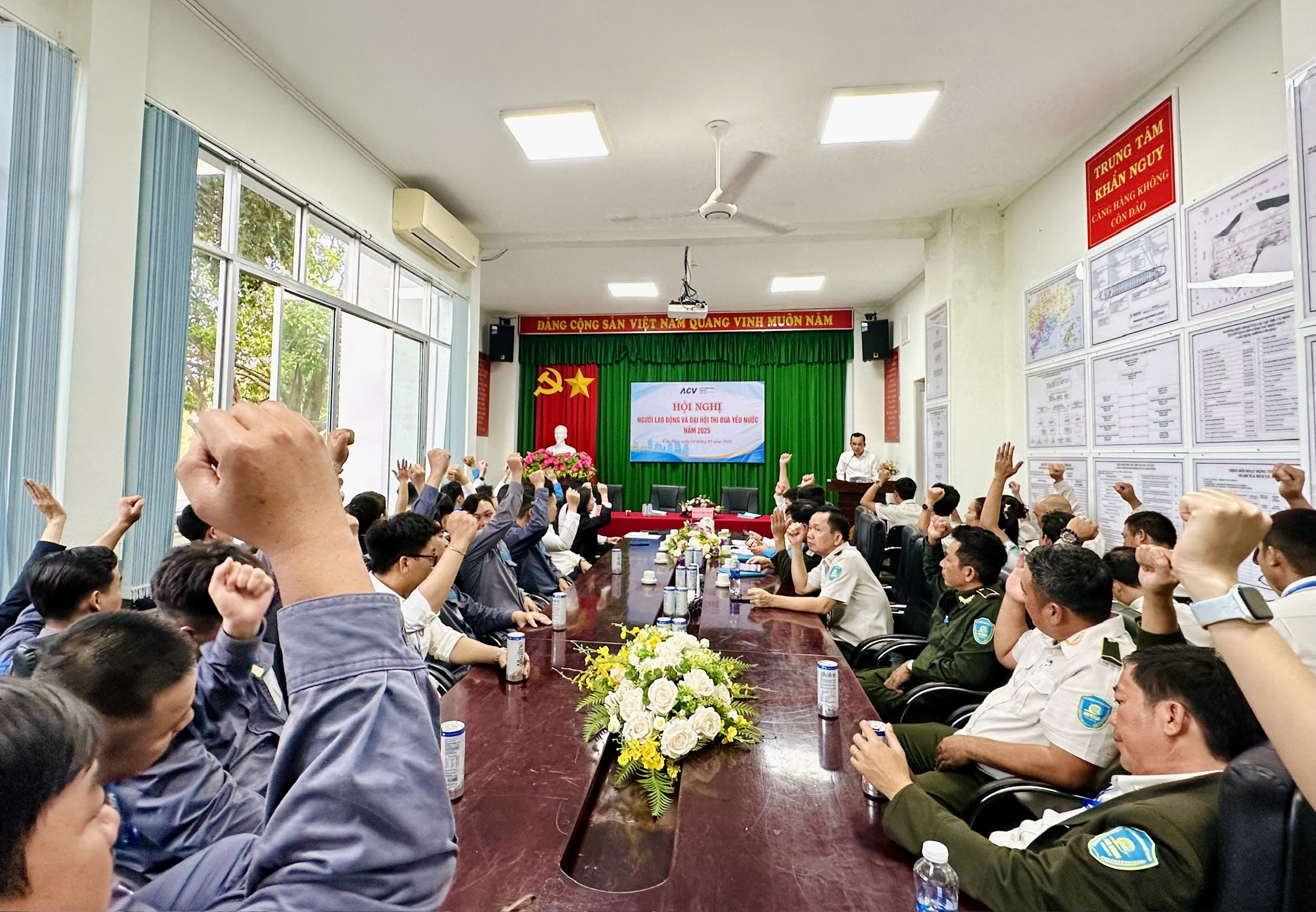 Tổ chức thành công Hội nghị đại biểu Người lao động và Đại hội Thi đua yêu nước Cảng hàng không Côn Đảo năm 2025|LOCAL_PATH:crawled_data/images/featured_ff9c2182e4cb.jpg
