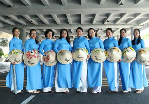 Phụ nữ Cảng hàng không quốc tế Cần Thơ hưởng ứng “Tuần lễ Áo dài” nhân kỷ niệm Ngày Quốc tế Phụ nữ|LOCAL_PATH:crawled_data/images/featured_ff9f3710f74a.jpg