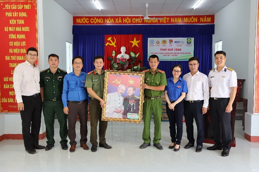hanhtrinhdo10.jpg