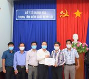 CẢNG HÀNG KHÔNG QT CAM RANH THĂM HỎI, TẶNG QUÀ ĐỘNG VIÊN TRUNG TÂM KIỂM SOÁT BỆNH TẬT TỈNH KHÁNH HÒA