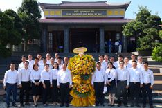 Đảng ủy Cảng Hàng Không Quốc tế Đà Nẵng tổ chức Lễ dâng hương nhân kỷ niệm 135 năm Ngày sinh Chủ tịch Hồ Chí Minh (19/05/1890 - 19/05/2025)