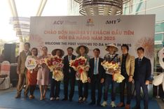 Cảng hàng không quốc tế đà nẵng chào đón những vị khách đầu tiên dịp tết dương năm 2025