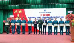 Ban chỉ huy quân sự Cảng hàng không quốc tế Đà Nẵng nhận khen thưởng nhân kỷ niệm 90 năm Ngày truyền thống Dân quân tự vệ (28/3/1935 - 28/3/2025)
