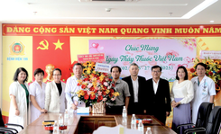 Nhân kỷ niệm 70 năm ngày Thầy thuốc Việt Nam 27/2, Cảng hàng không quốc tế Đà Nẵng đã tổ chức thăm, tặng hoa chúc mừng đội ngũ Y, Bác sỹ và cán bộ, viên chức người lao động...
