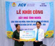 Cảng hàng không quốc tế Đà Nẵng tặng Nhà tình nghĩa 250 triệu đồng cho gia đình có công với cách mạng