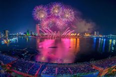 Khách ùn ùn xuống sân bay quốc tế Đà Nẵng xem Chung kết Lễ hội pháo hoa quốc tế Đà Nẵng 2025