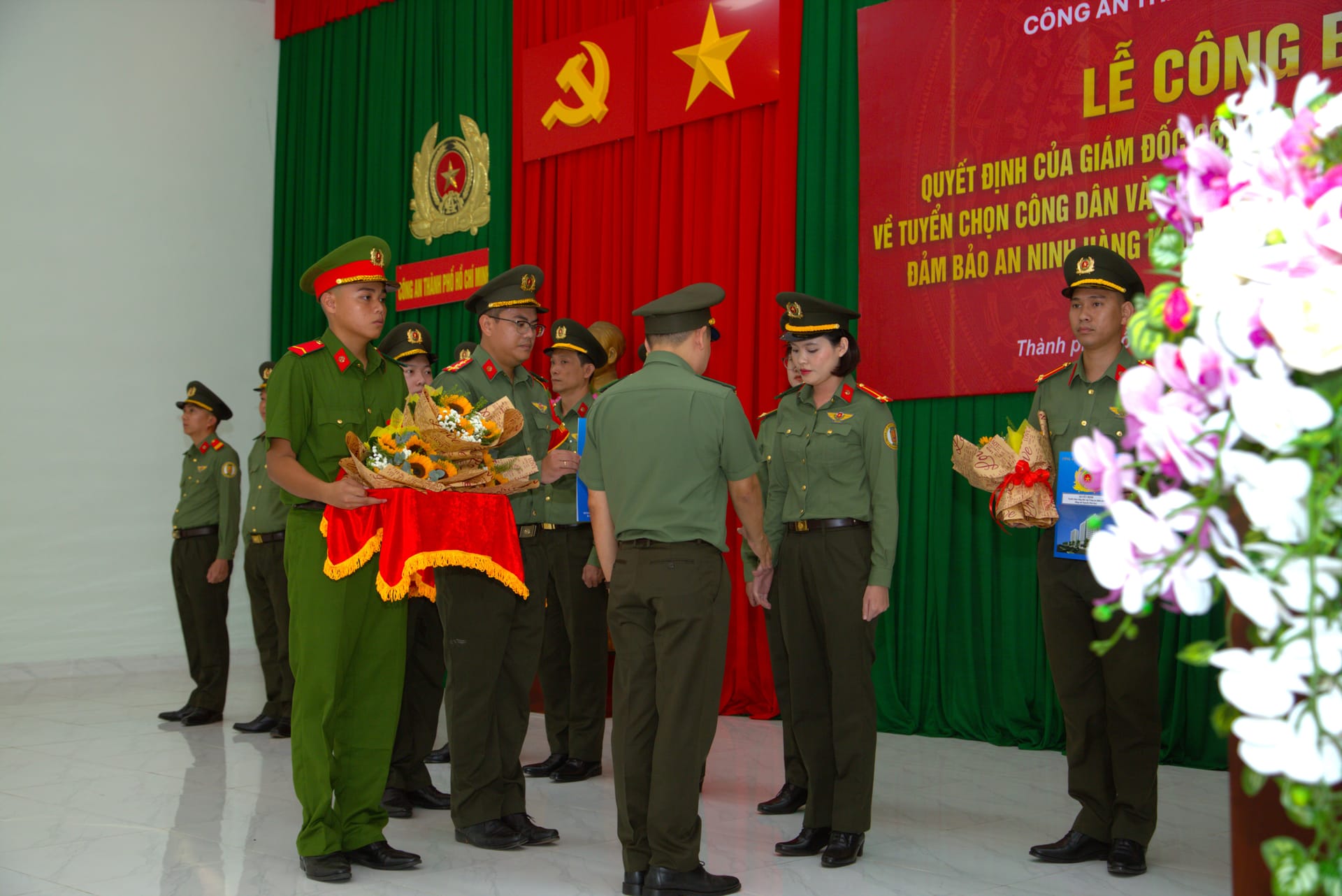 trao quyết định.jpg