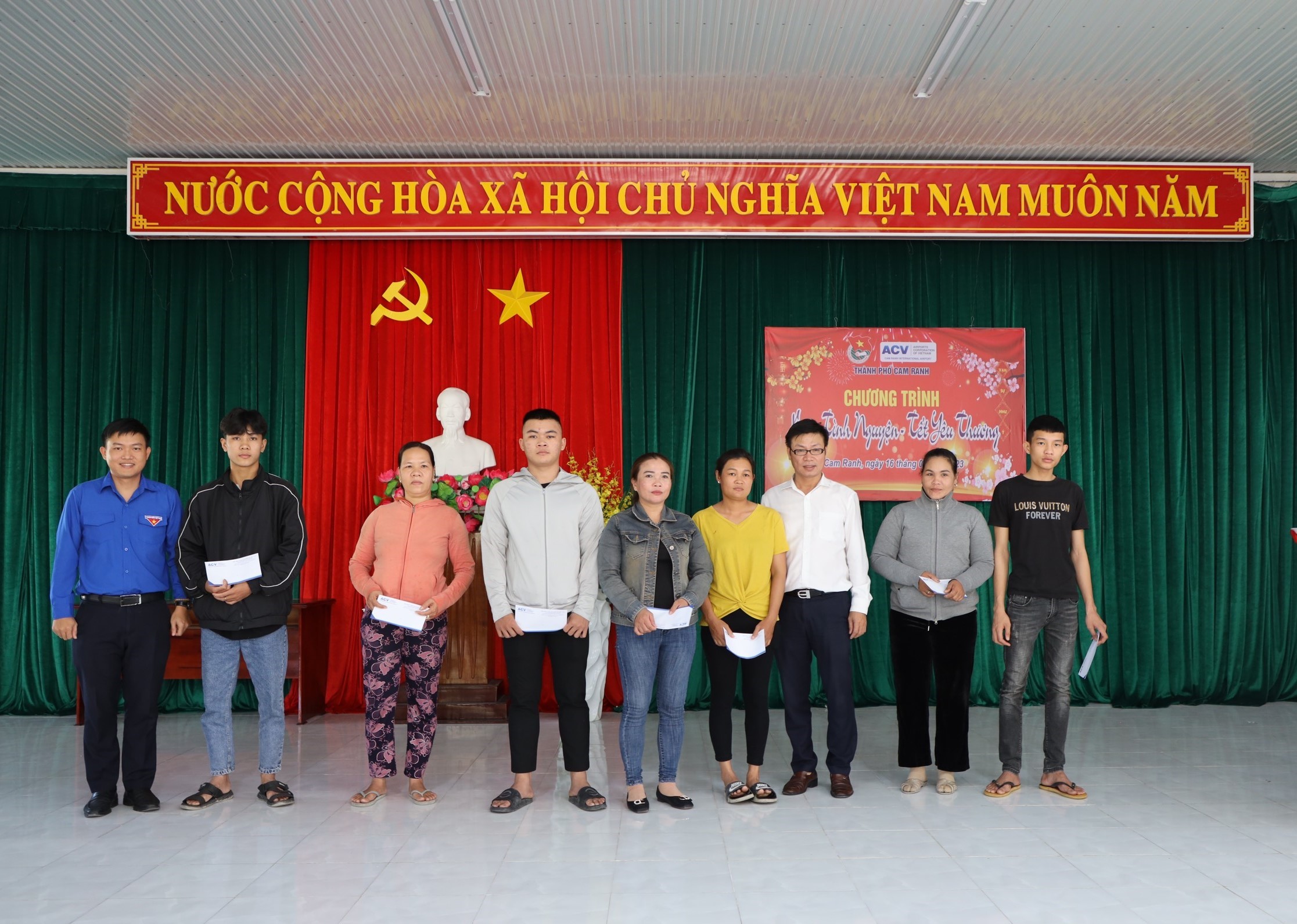 tuthien2.jpg